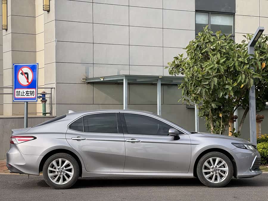 Toyota Camry 2023 imagem de carro #6