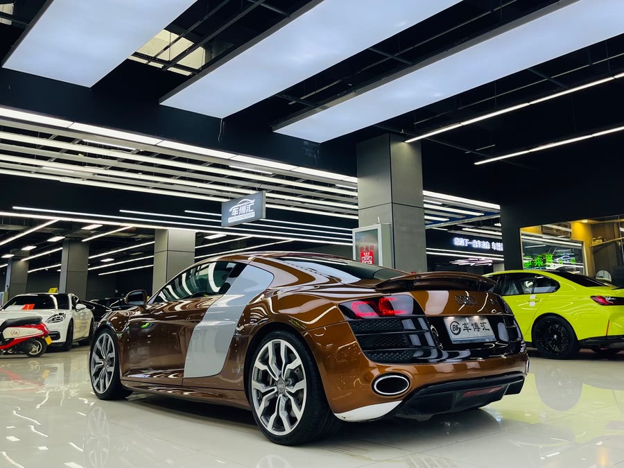 Audi R8 2012 car image #6