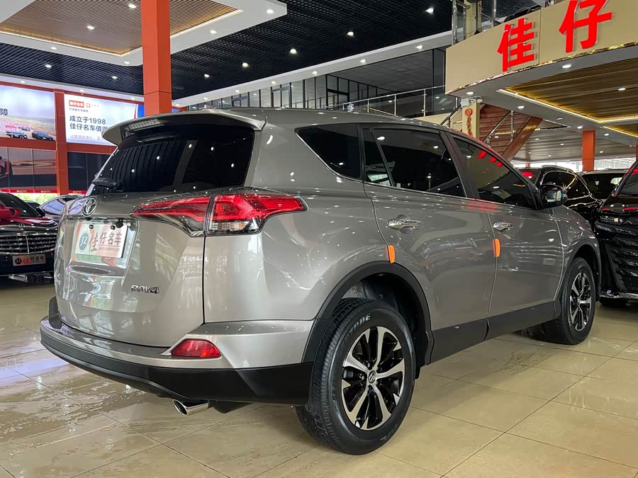 Toyota RAV4 2019 car image #6