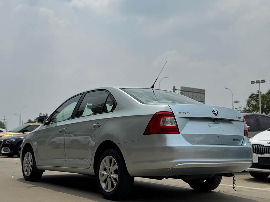 Skoda Rapid 2013 #6 Skoda Rapid 2013 car image #6