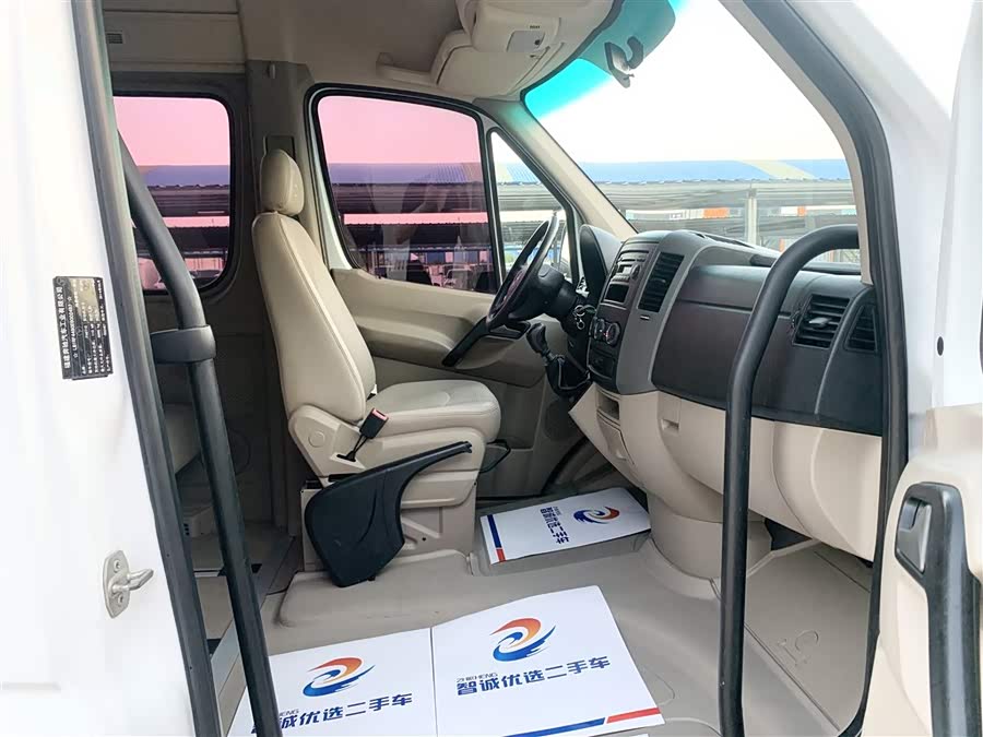 Mercedes-Benz Sprinter 2014 car image #6