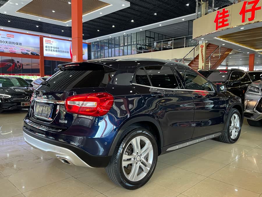 Mercedes-Benz GLA Class 2017 car image #6