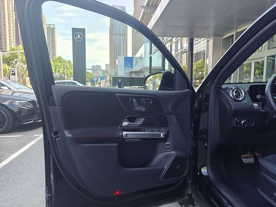 Mercedes-Benz GLB AMG 2024 #6 Mercedes-Benz GLB AMG 2024 car image #6