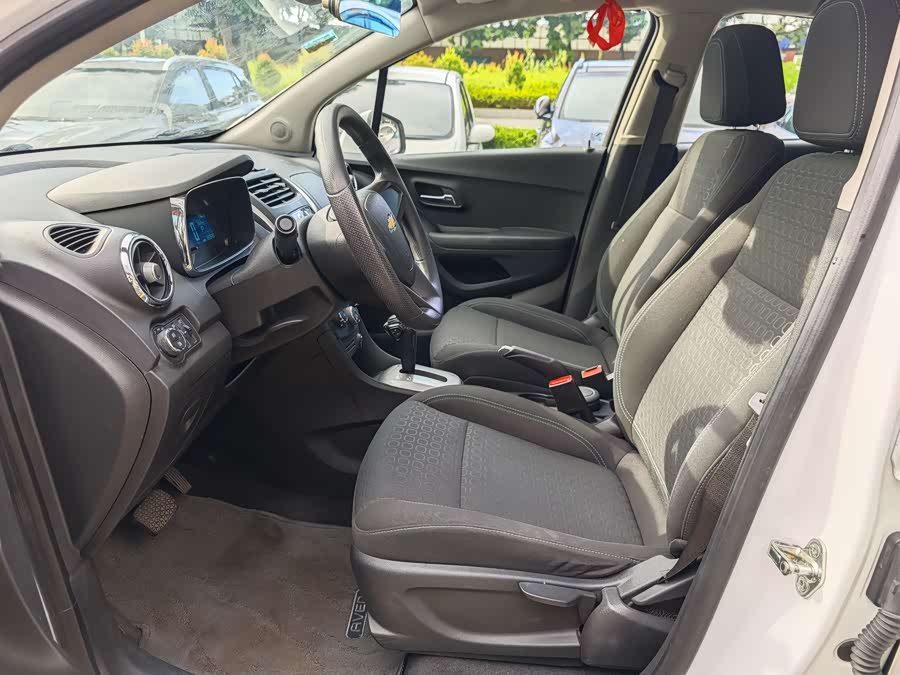 Chevrolet Tracker 2015 car image #6