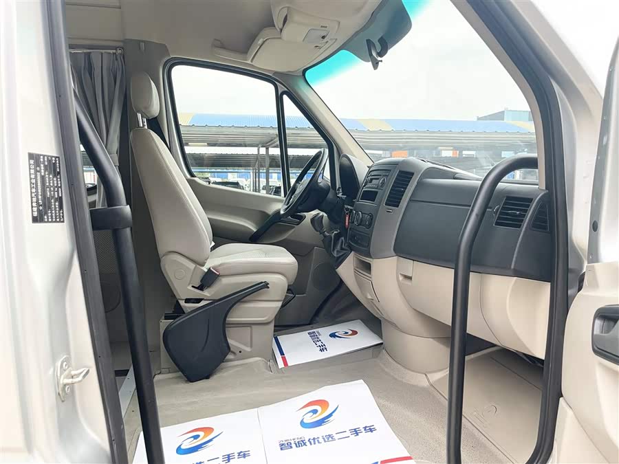 Mercedes-Benz Sprinter 2014 car image #6