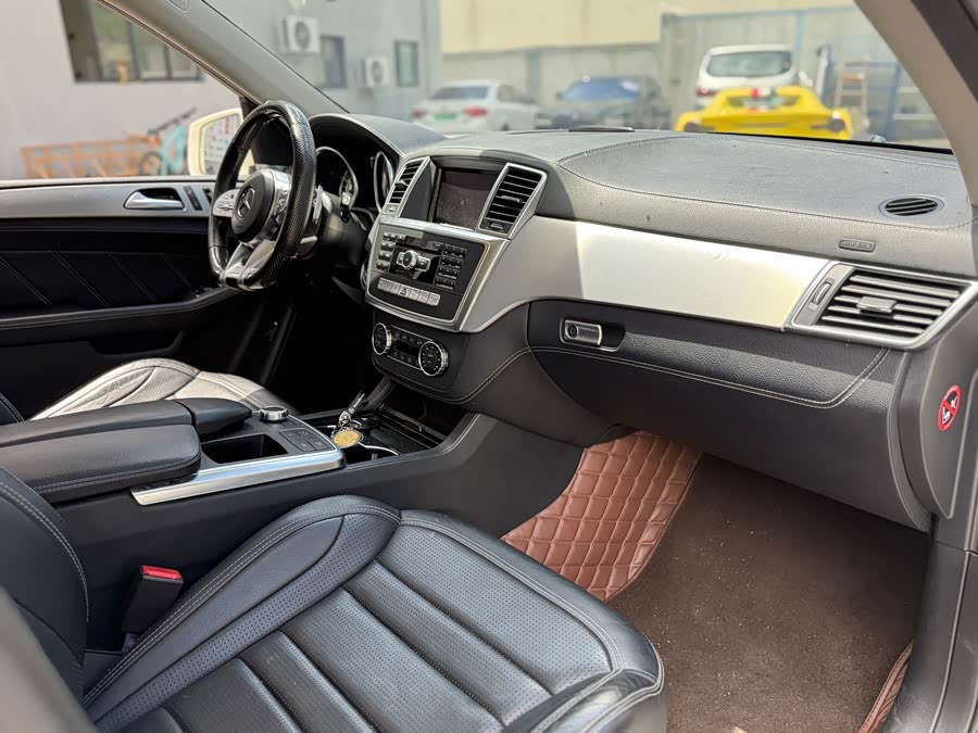 Mercedes-Benz M AMG 2015 صورة سيارة #6