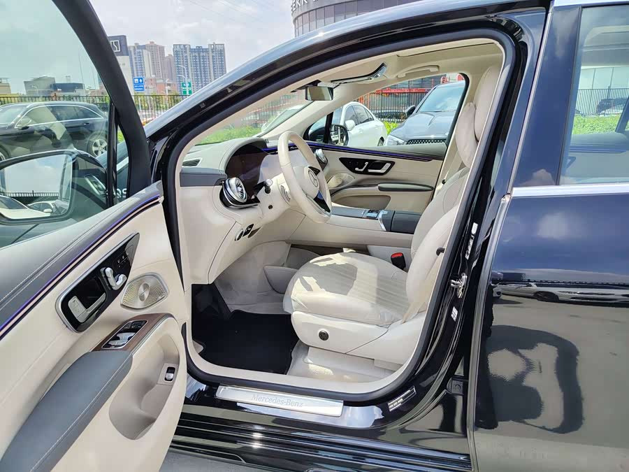 Mercedes-Benz EQS SUV 2023 car image #6