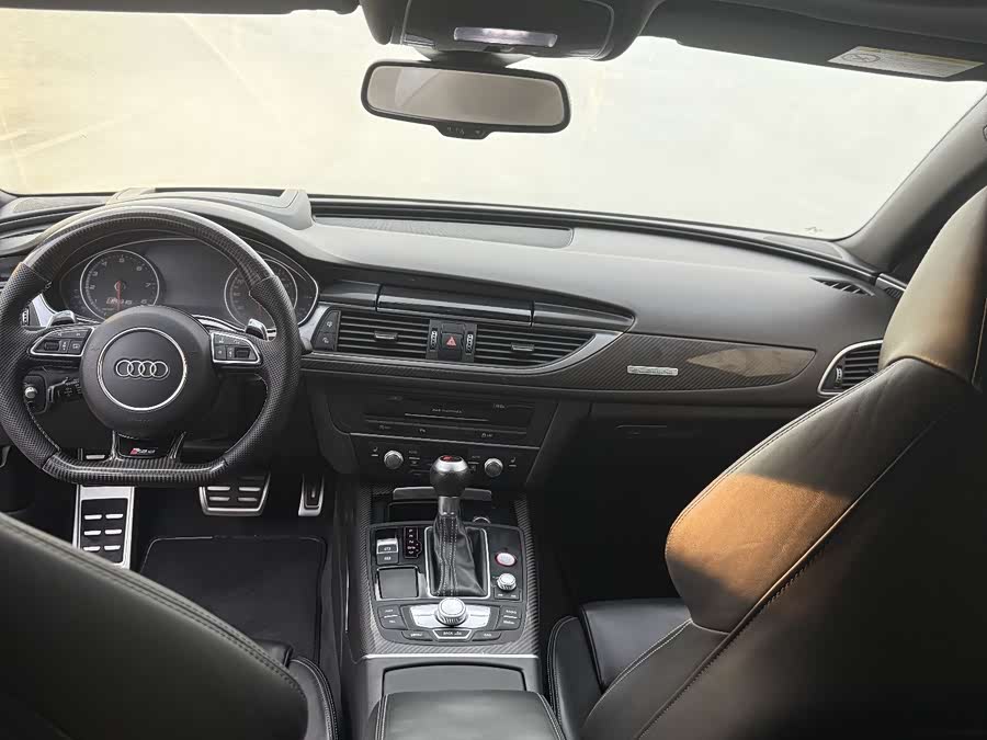 Audi RS 6 2018 صورة سيارة #6