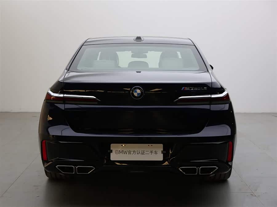 BMW M760Le car image #6