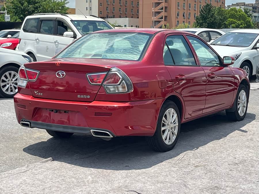 Soueast V3 Lingyue 2014 car image #6