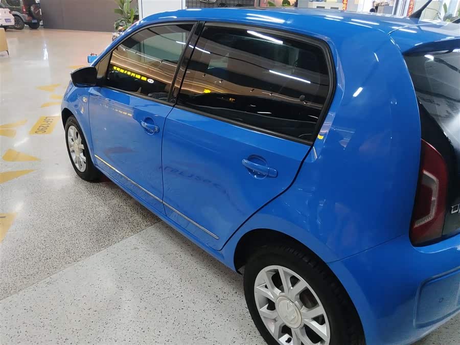 Volkswagen up! 2016 imagem de carro #6