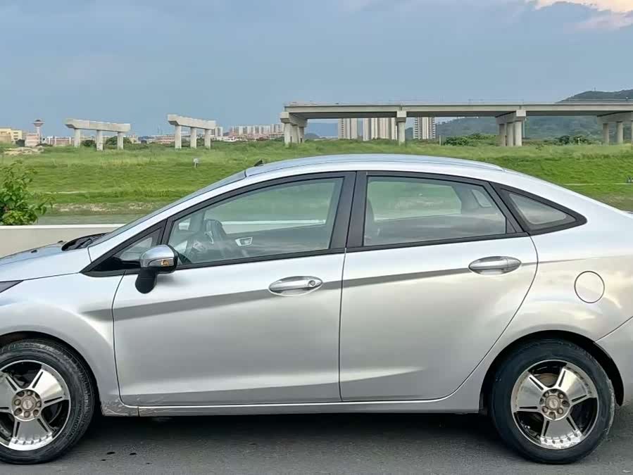 Ford Fiesta 2011 immagine di auto #6