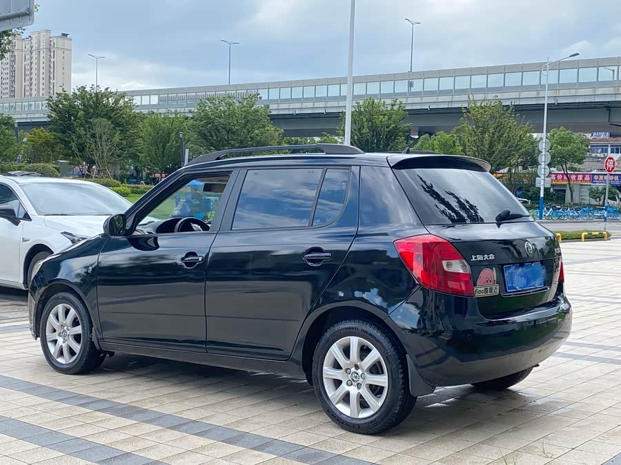 Skoda Fabia 2011 صورة سيارة #6