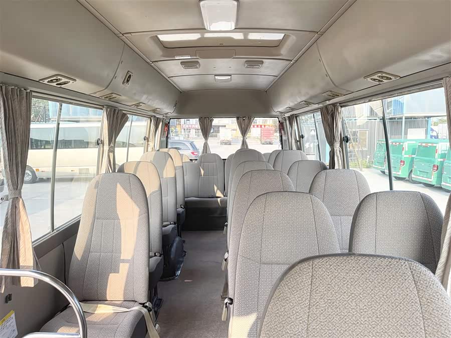 Toyota Coaster 2015 imagen de coche #6