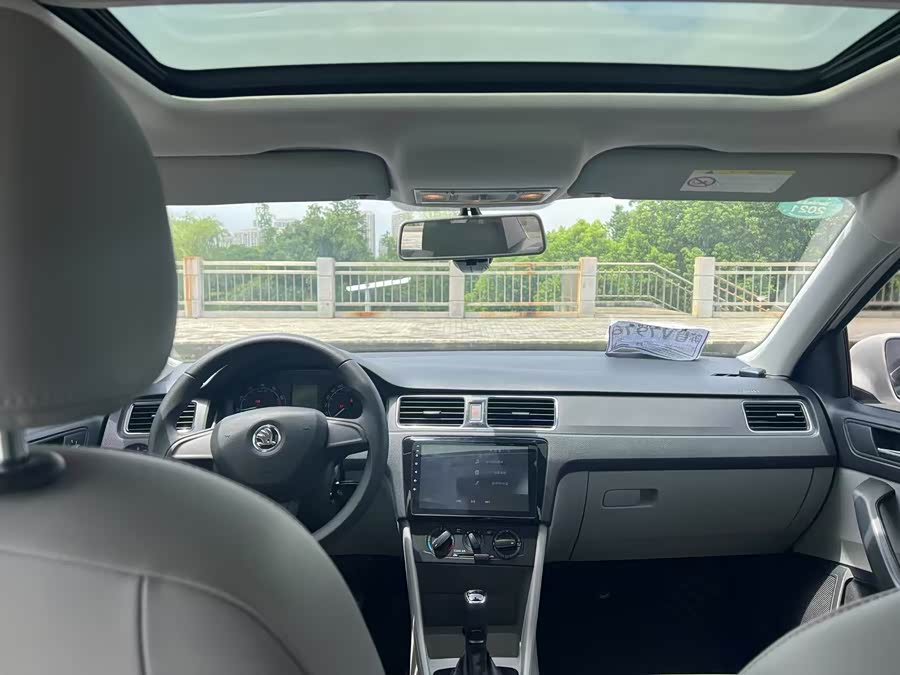 Skoda Rapid 2016 car image #6