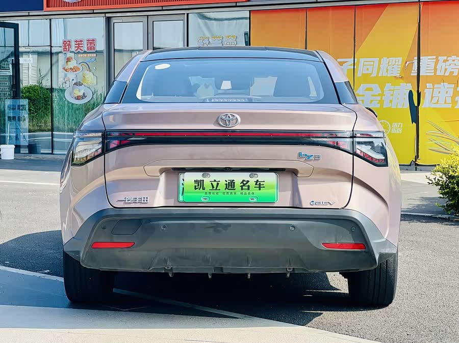 BYD e1 2023 car image #6