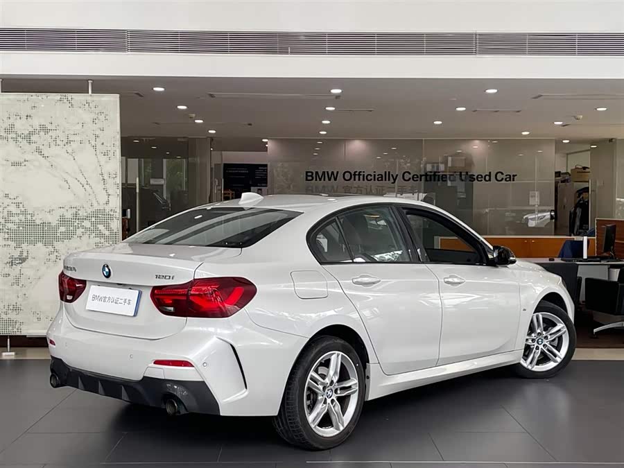 BMW 1 Series 2023 car image #6