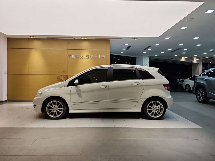 Mercedes-Benz B Class 2011 car image #6