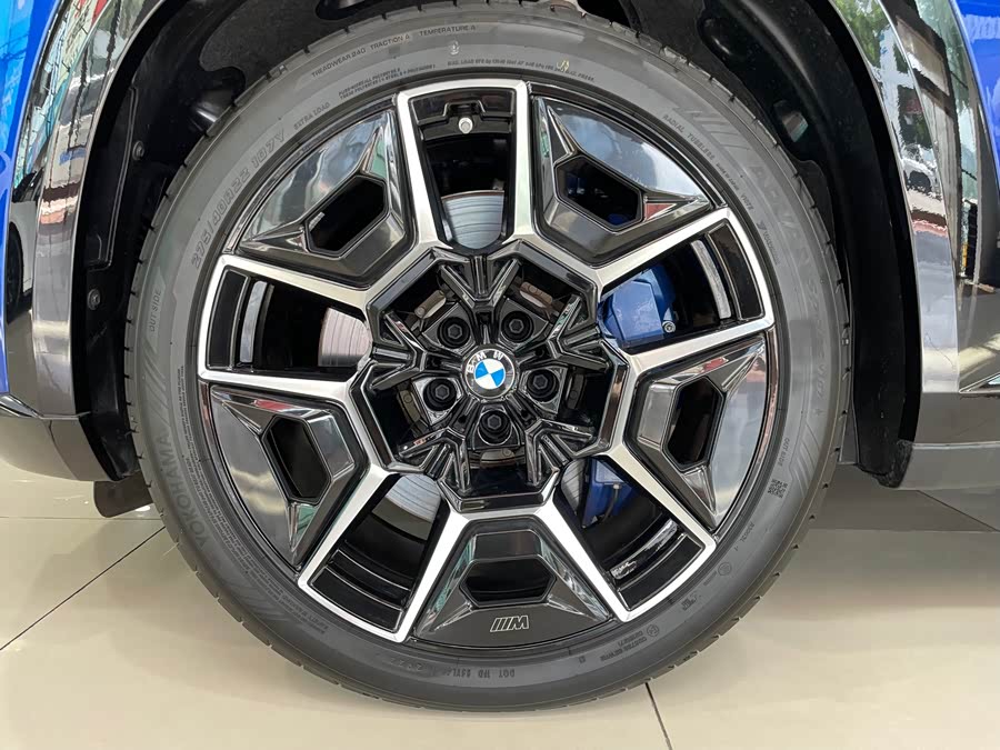 BMW XM 2024 immagine di auto #6