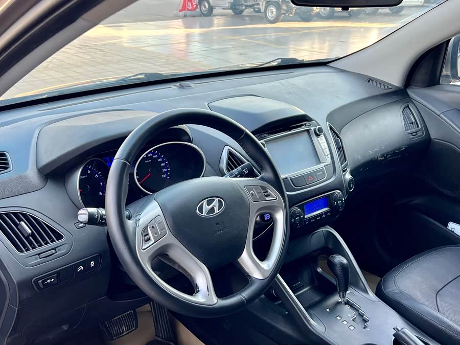 Hyundai ix35 2014 car image #6