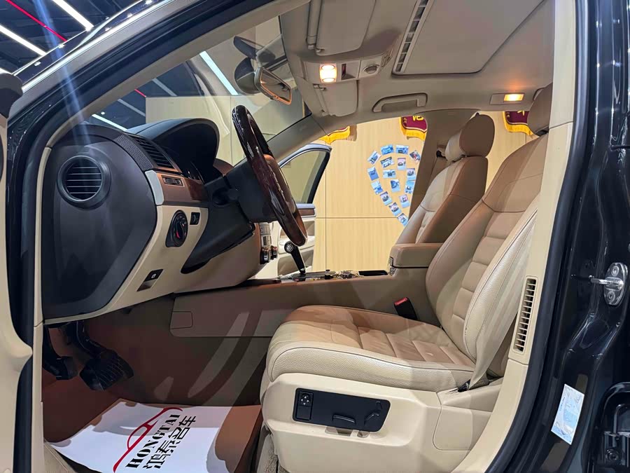 Volkswagen Touareg 2010 immagine di auto #6