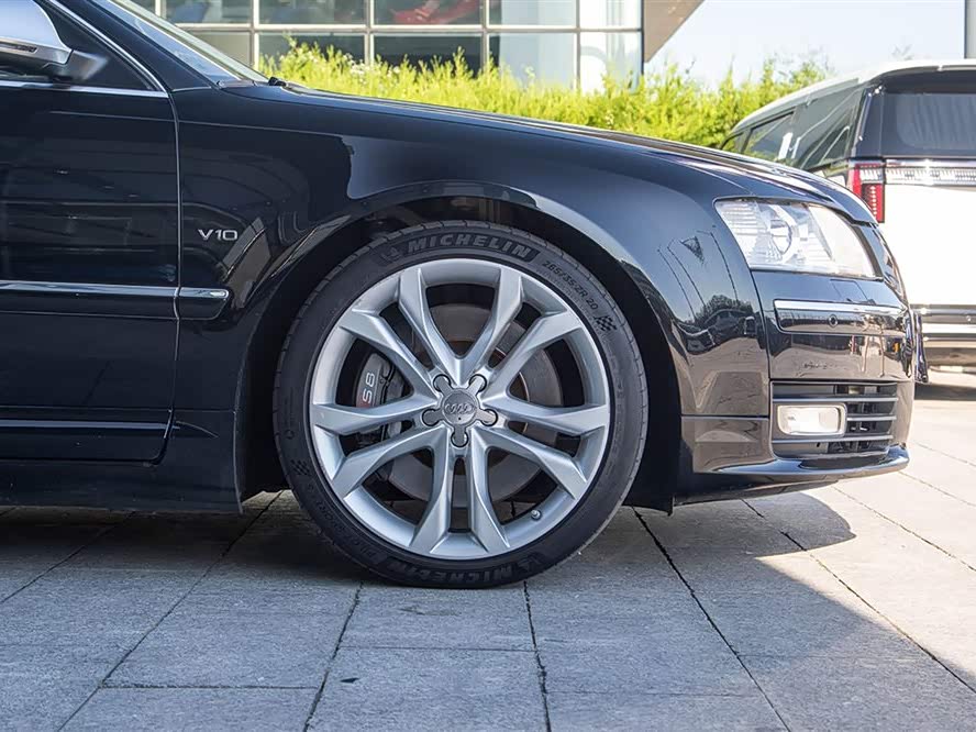 Audi S8 2009 car image #6