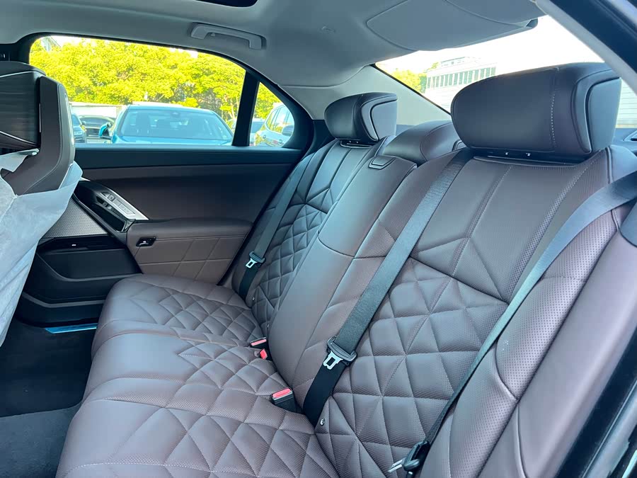 BMW 7 Series #6 BMW 7 Series car image #6