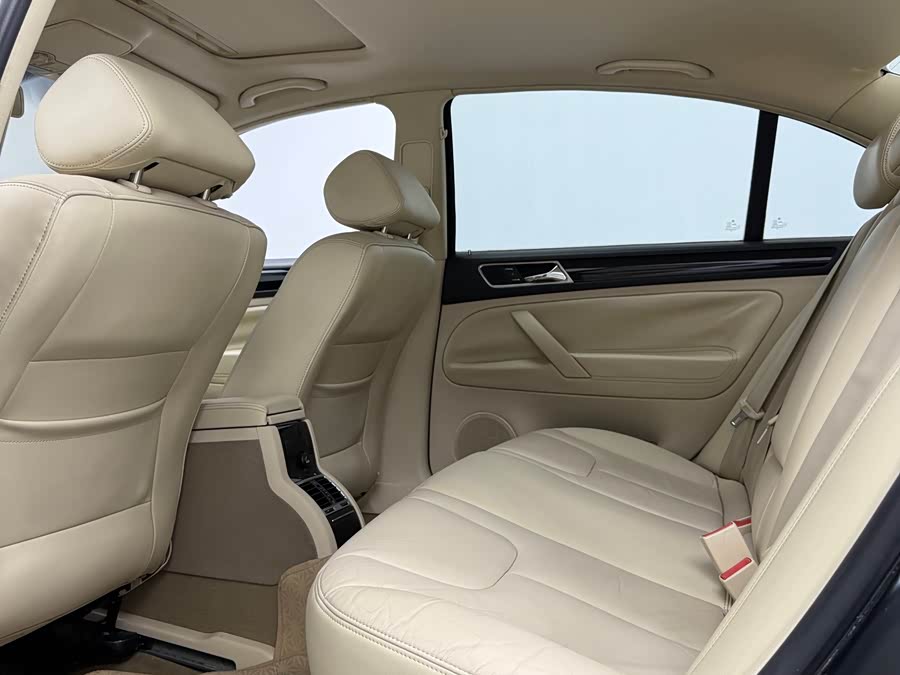 Volkswagen Passat Lingyu 2010 #6 Volkswagen Passat Lingyu 2010 car image #6