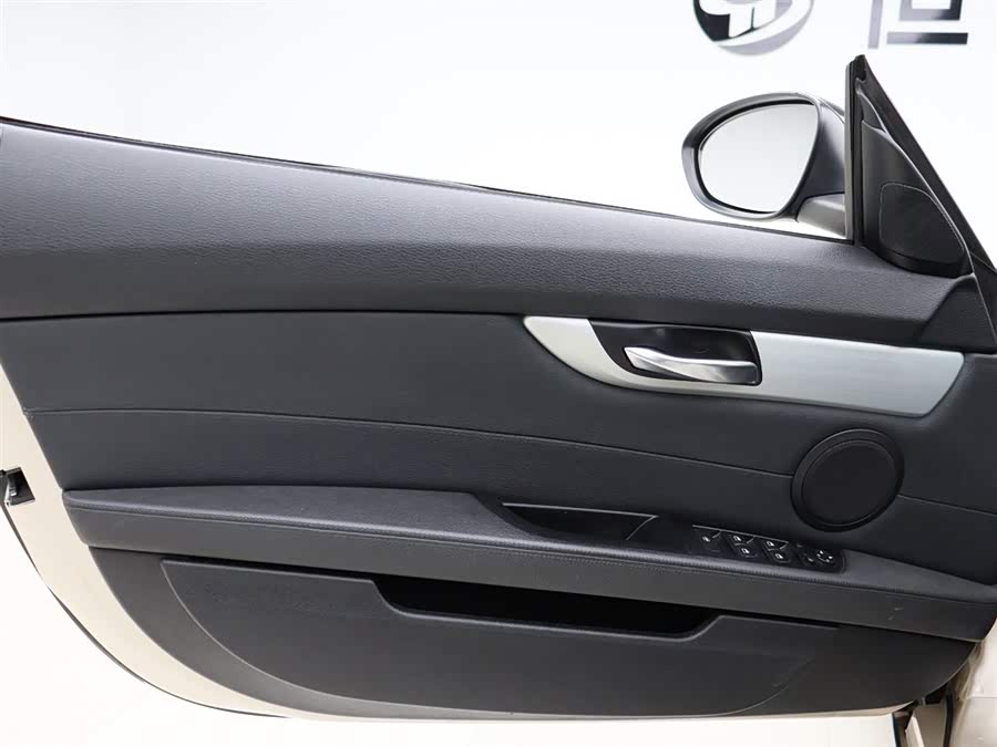 BMW Z4 2010 car image #6