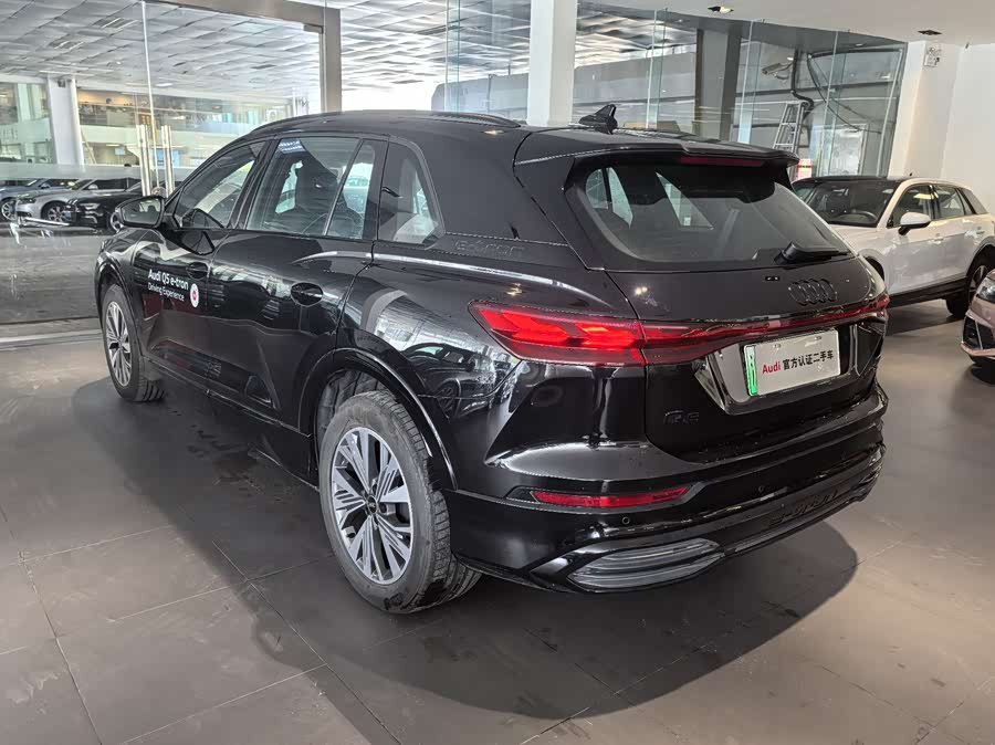 Audi Q5 e-tron 2024 صورة سيارة #6