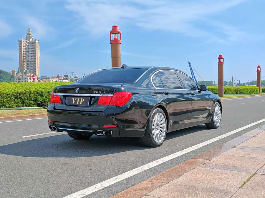 BMW 7 Series 2010 car image #6