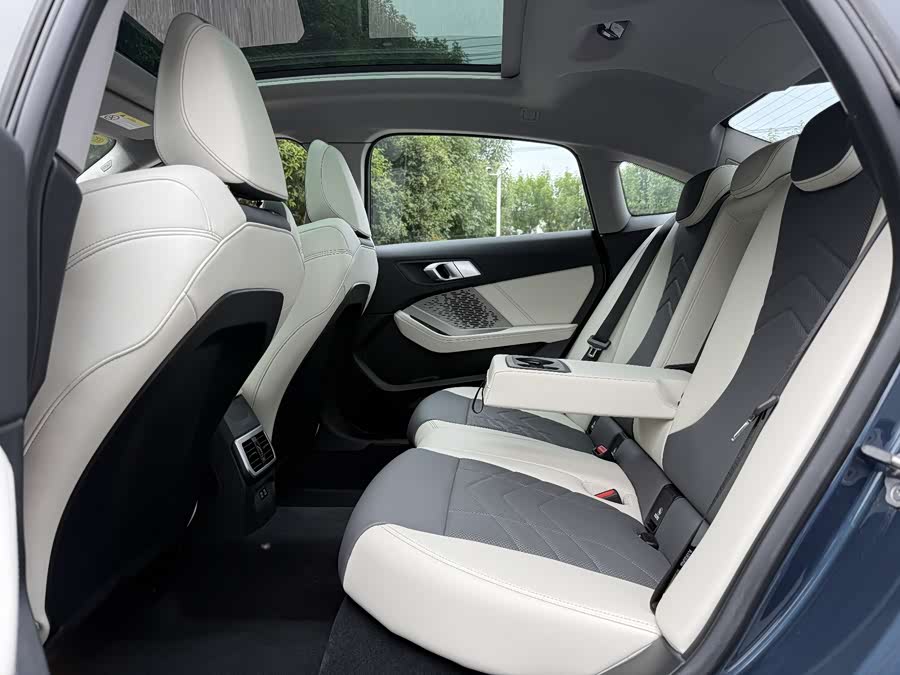 BMW 2 Series #6 BMW 2 Series صورة سيارة #6