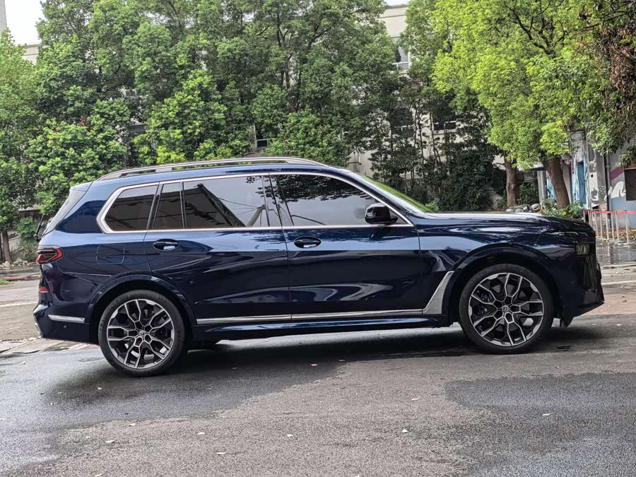 BMW X7 M60i 2023 #6 BMW X7 M60i 2023 car image #6