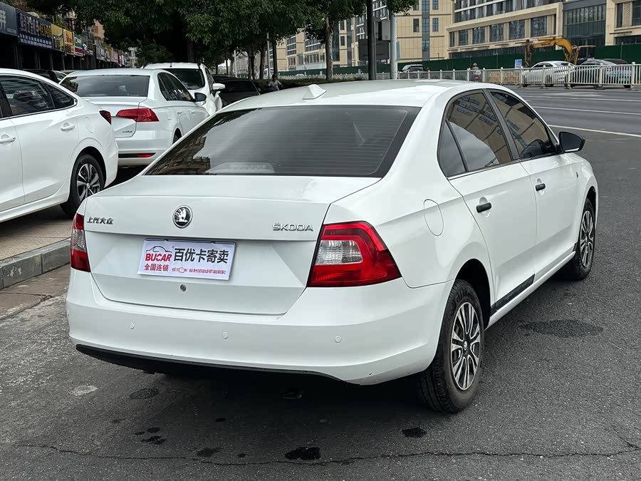 Skoda Rapid 2015 imagen de coche #6