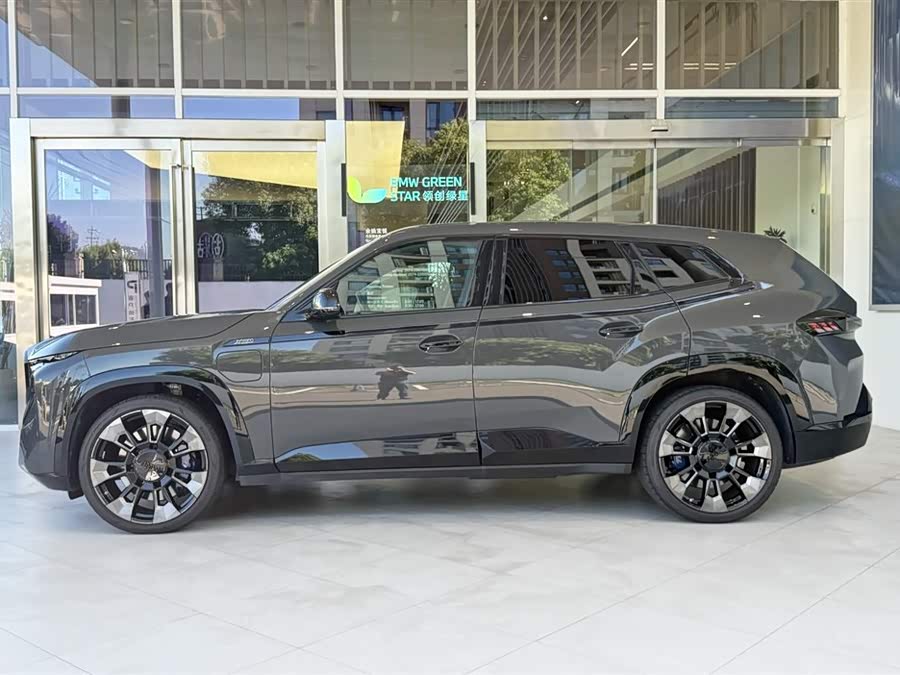 BMW XM 2024 car image #6