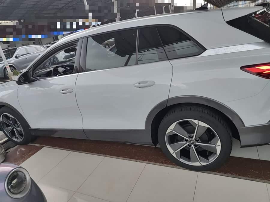 Audi Q5 e-tron 2024 immagine di auto #6