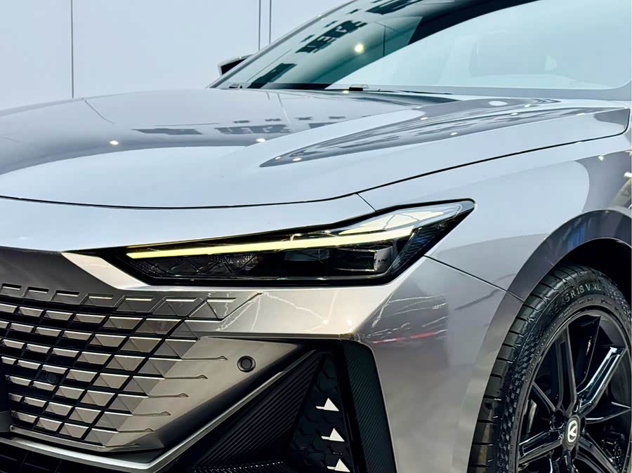 Changan UNI-V iDD 2022 car image #6