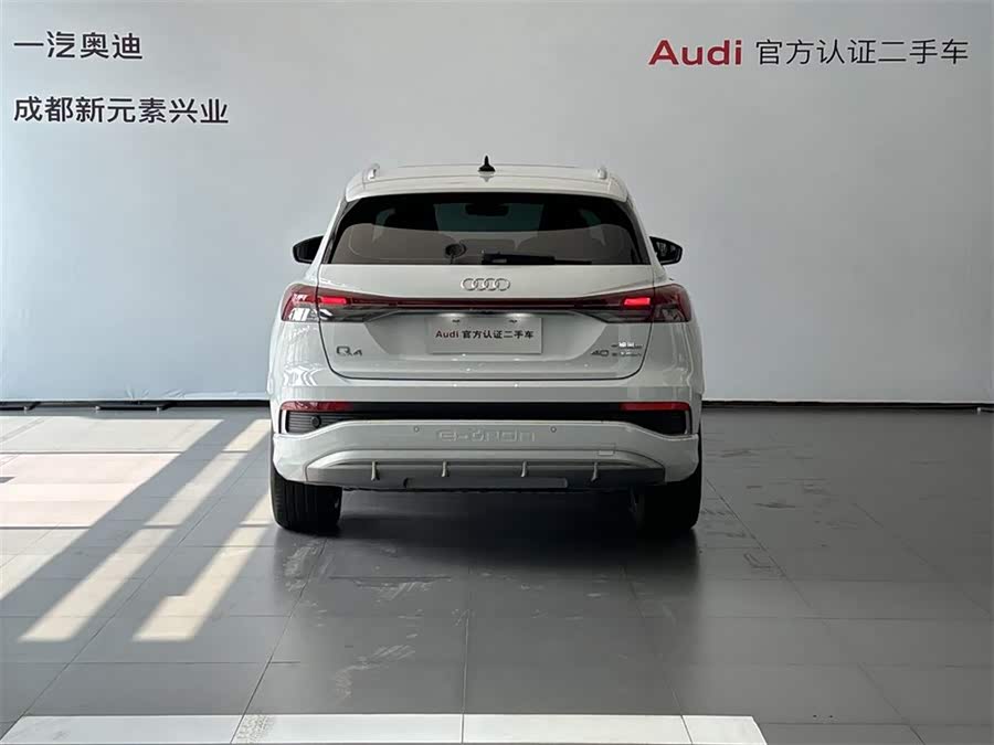 Audi Q4 e-tron 2024 صورة سيارة #6