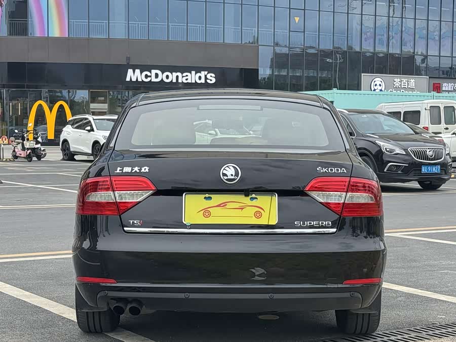 Skoda Superb 2013 car image #6