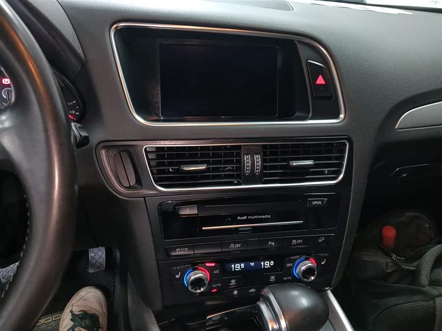 Audi Q5 (Imported) 2016 car image #6