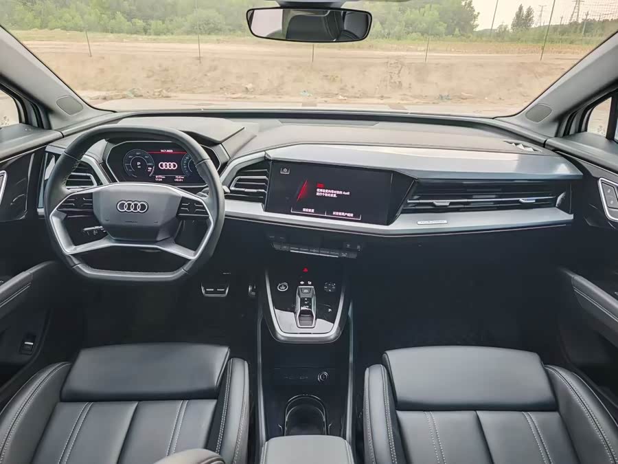 Audi Q4 e-tron 2023 immagine di auto #6