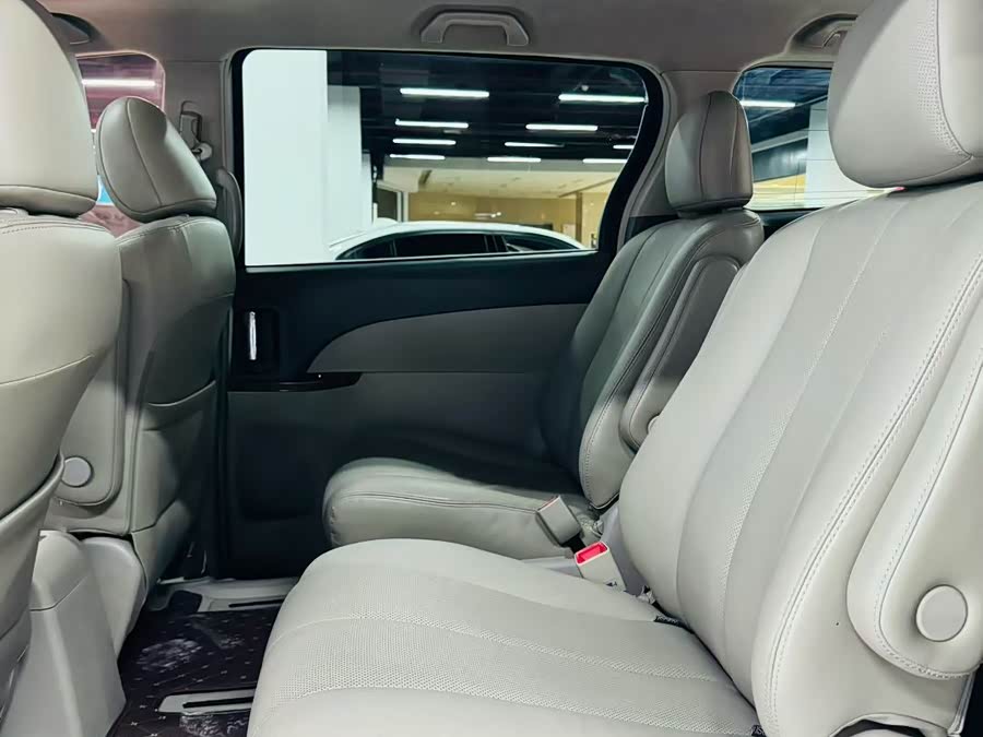 BYD M6 2014 #6 BYD M6 2014 car image #6