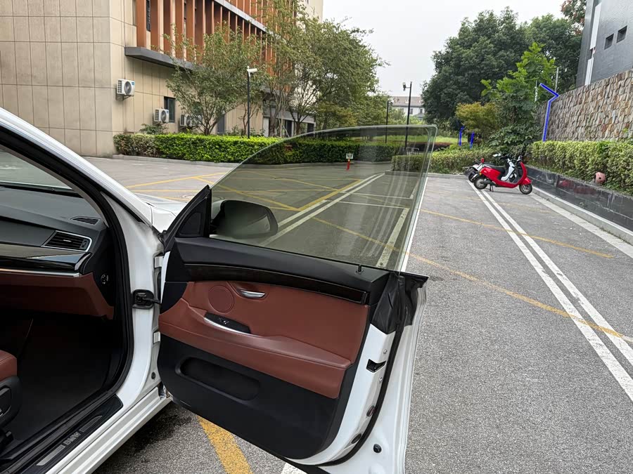 BMW 5 Series GT 2015 immagine di auto #6