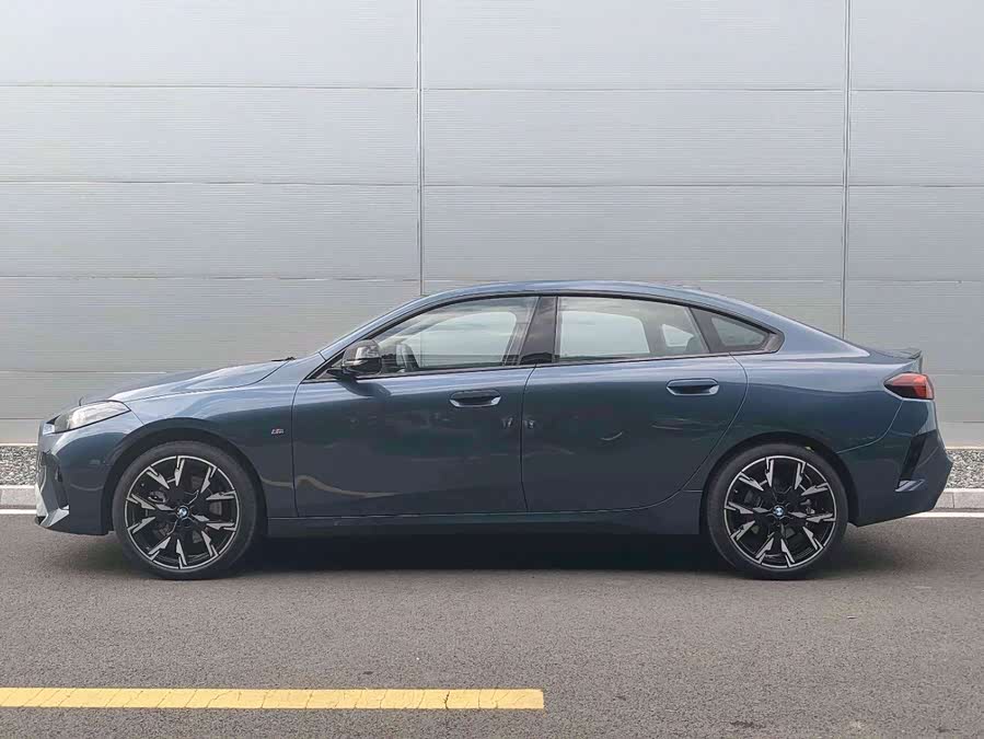 BMW 2 Series 2025 car image #6