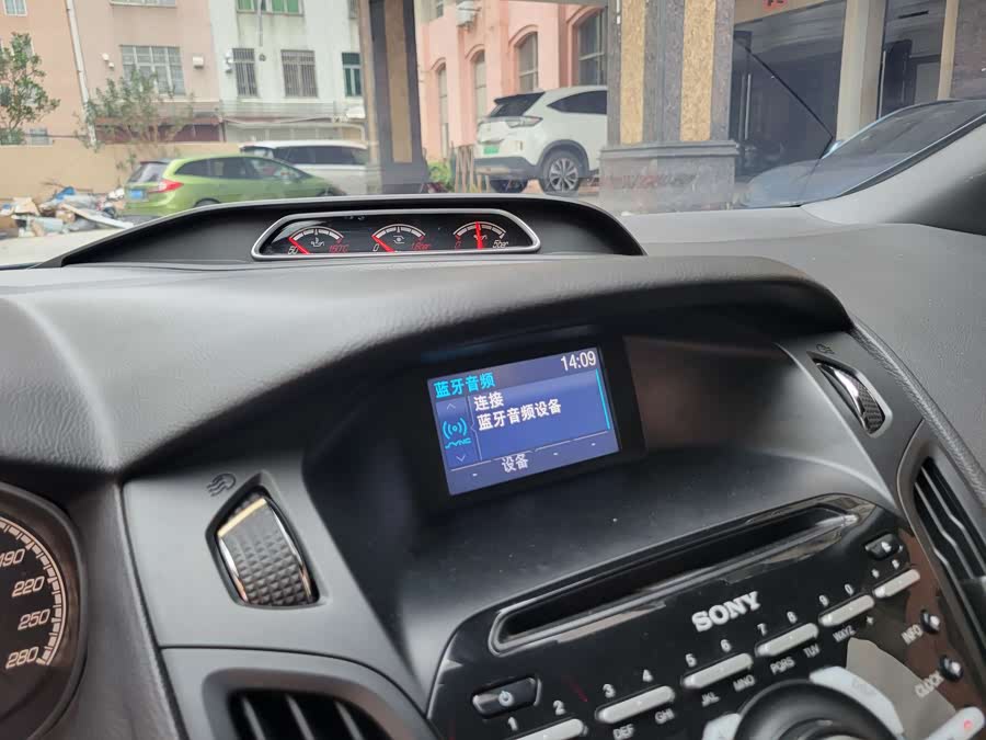 Ford Focus (Imported) 2014 #6 Ford Focus (Imported) 2014 car image #6