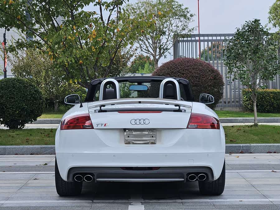 Audi TTS 2012 car image #6