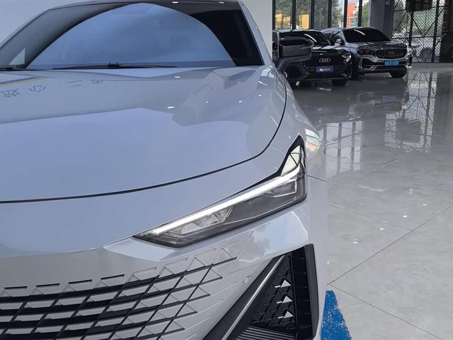 Changan UNI-V 2023 car image #6