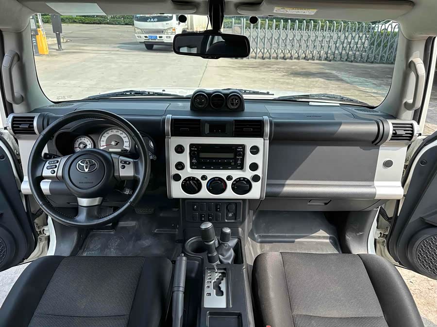 Toyota FJ Cruiser 2017 #6 Toyota FJ Cruiser 2017 car image #6