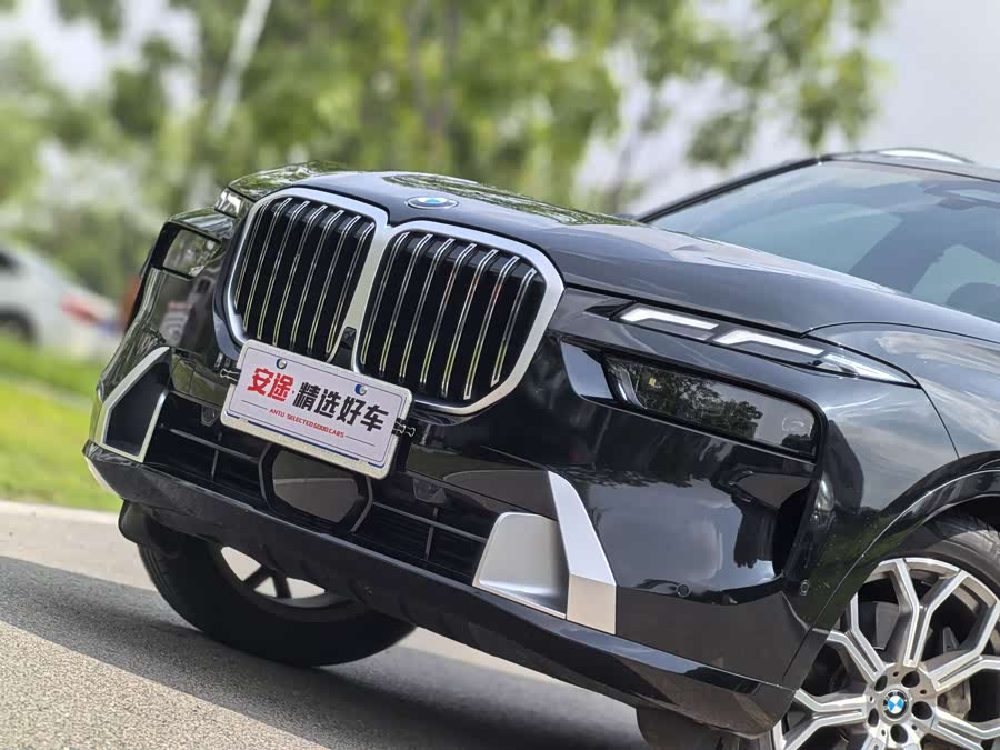 BMW X7 2023 immagine di auto #6