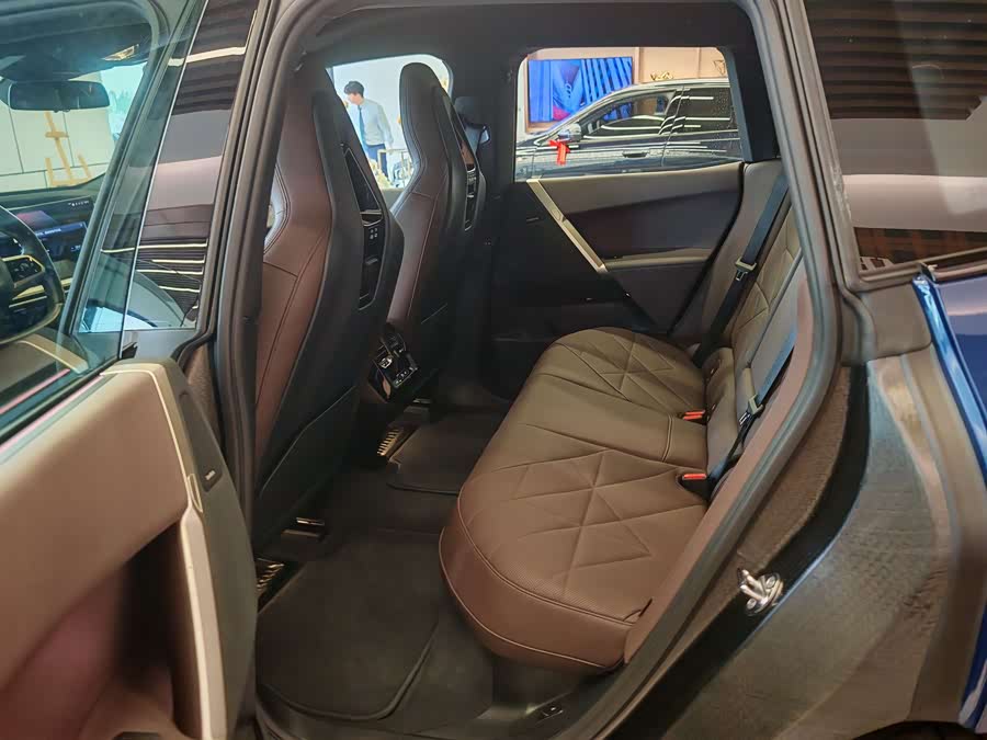 BMW iX 2023 car image #6